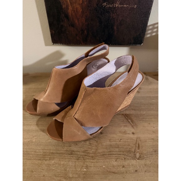 Johnston & Murphy Shoes - Johnston & Murphy Women's Tan Leather Slingback Wedge Sandals Size 10M